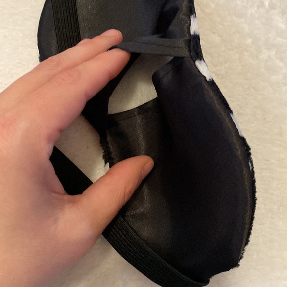 🆕NIP Black w/ White Polka Dot Fuzzy Sleeping Eye Mask with pocket - Picture 2 of 4